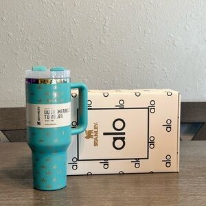 Stanley Teal Quencher Tumbler with Handle